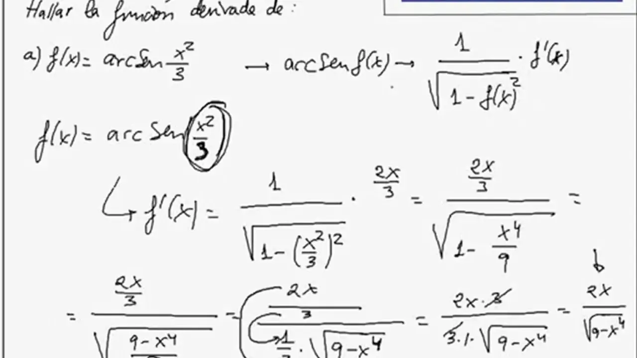 Cálculo de la derivada de f(x) = arcsen(x²/3). Se muestra el proceso paso a paso, aplicando la regla de la cadena para la derivada arcocoseno.