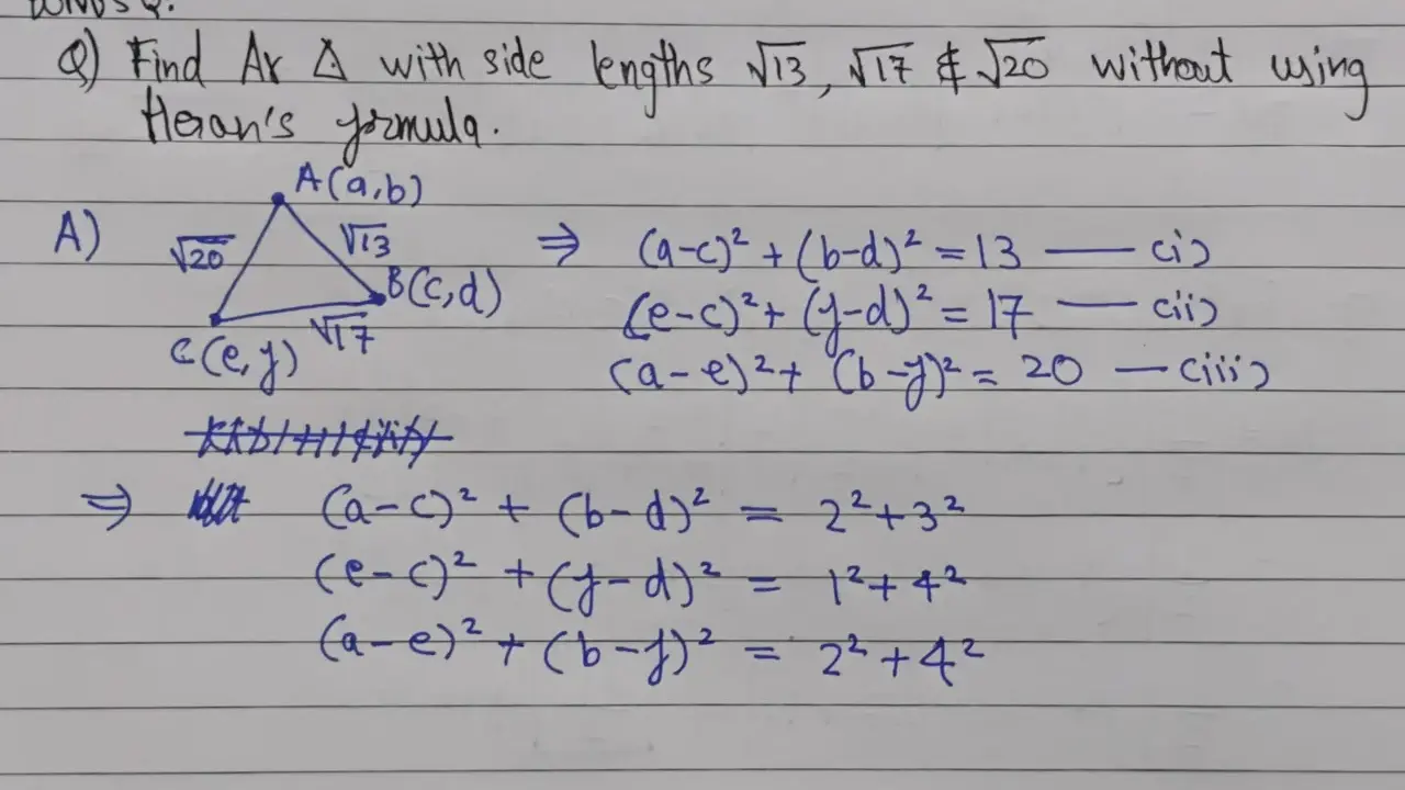 Triángulo con lados √13, √17, √20 y sus coordenadas. Se muestran ecuaciones para calcular el área, evitando la fórmula de Herón.