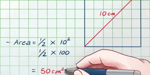 Cálculo del área del cuadrado: 1/2 x 10² = 50 cm².