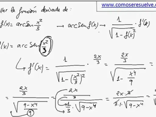 Cálculo de la derivada de f(x) = arcsen(x²/3). Se muestra el proceso paso a paso, aplicando la regla de la cadena para la derivada arcocoseno.